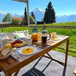 Idyllic Farm With Scenic Views And Concierge By Swisshut בית נופש