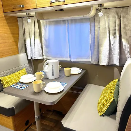 度假居 Idyllic Farm With Scenic Views And Concierge By Swisshut 斯格里维尔